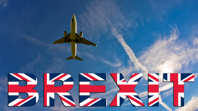 Brexit paziņojums ar lidmašīnu fonā